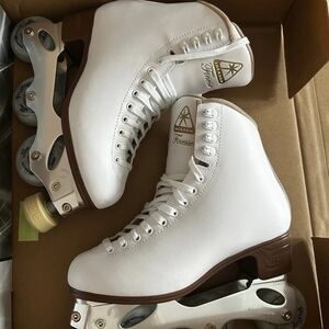 New Jackson Atom Finesse White Skates Size 8, 7